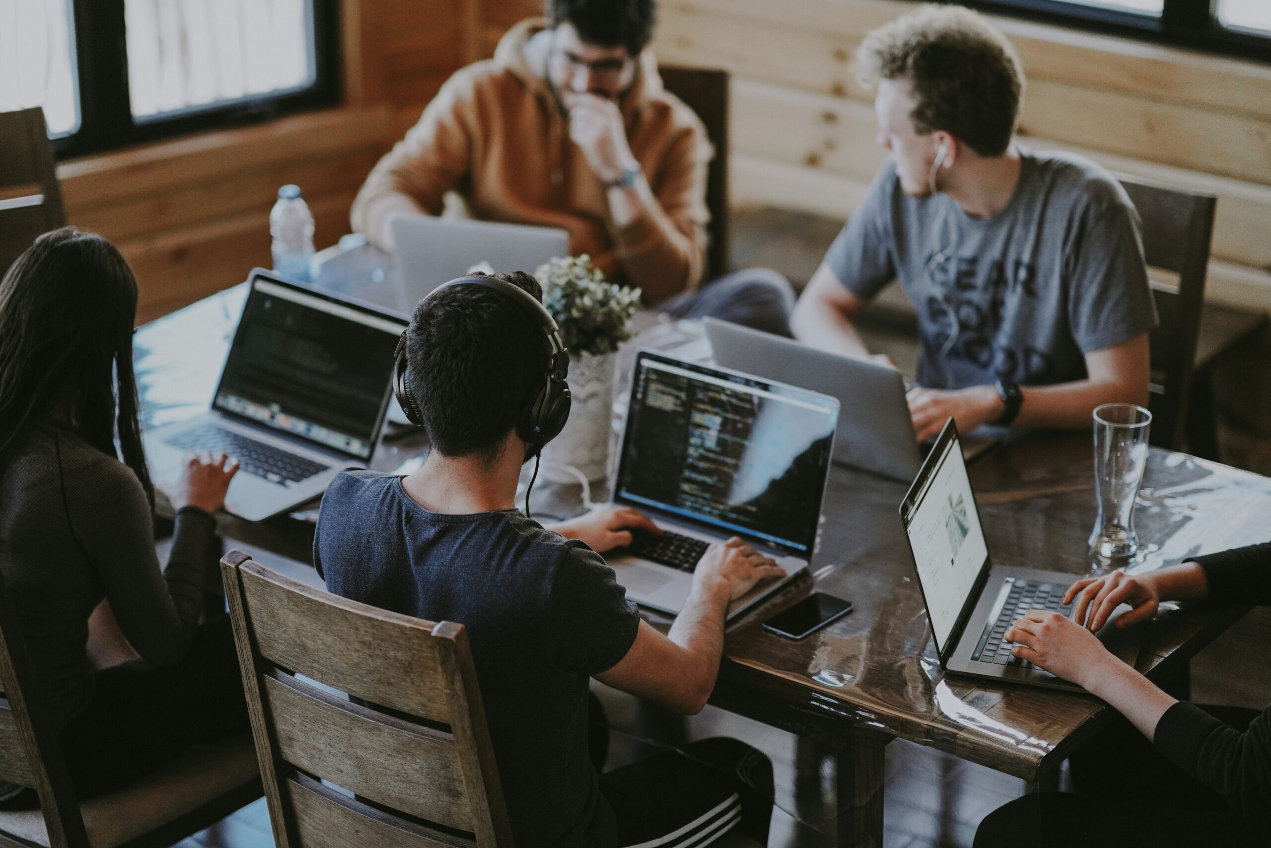 L’IA generativa e il declino delle comunità online: sfide e soluzioni