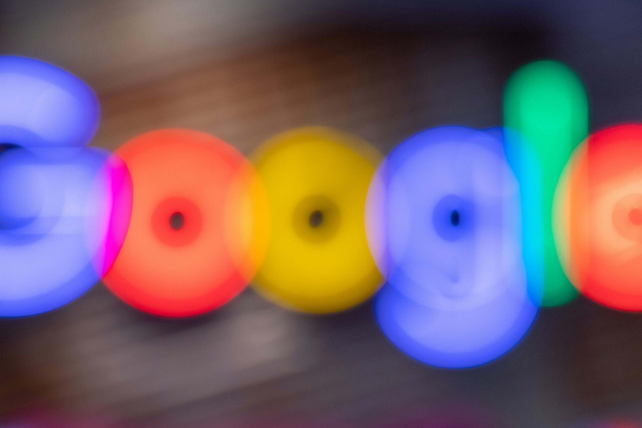 Furto di tecnologia da Google e arresto dell’ingegnere Linwei Ding.