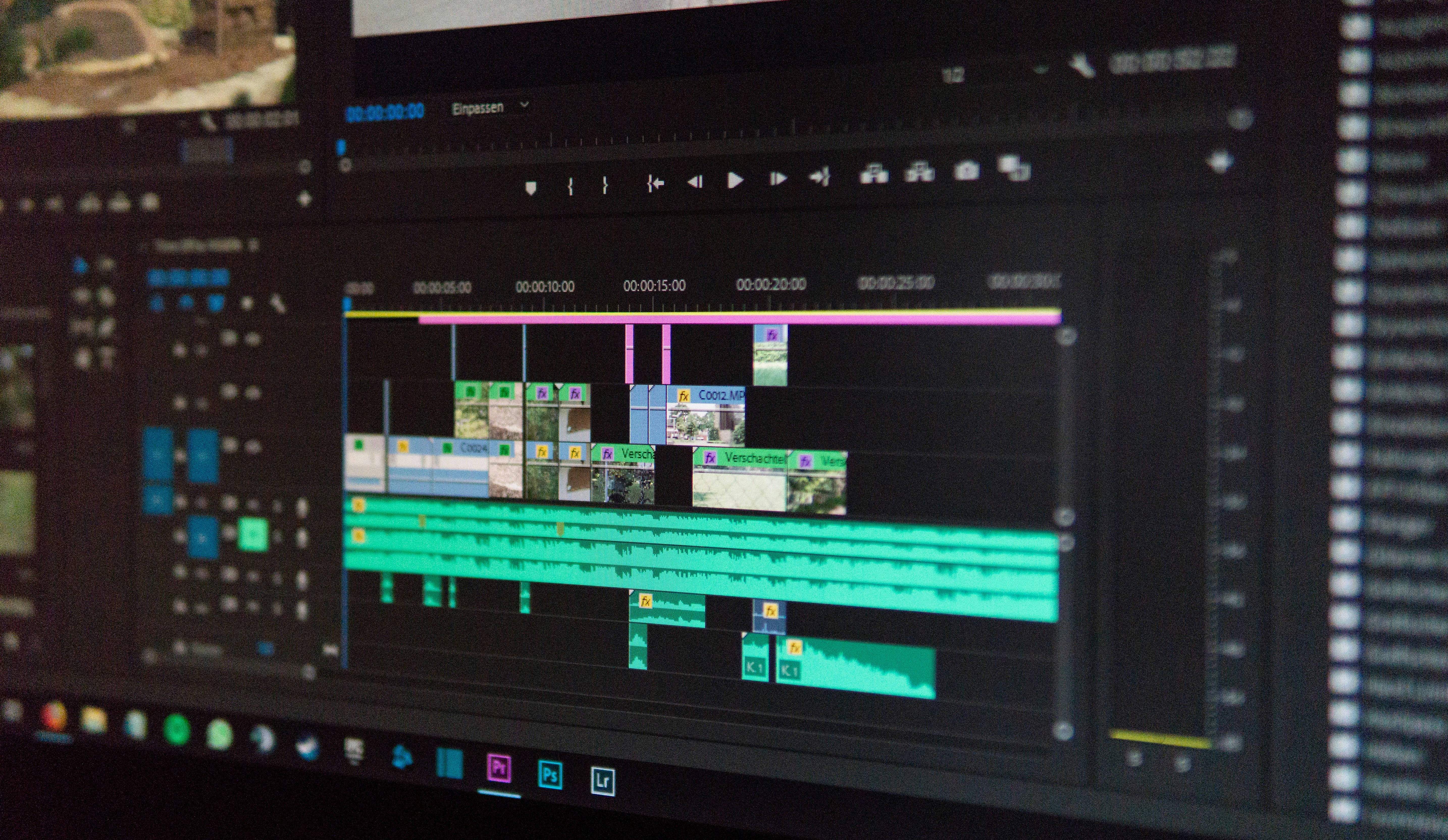 Immagine montaggio video su PC.