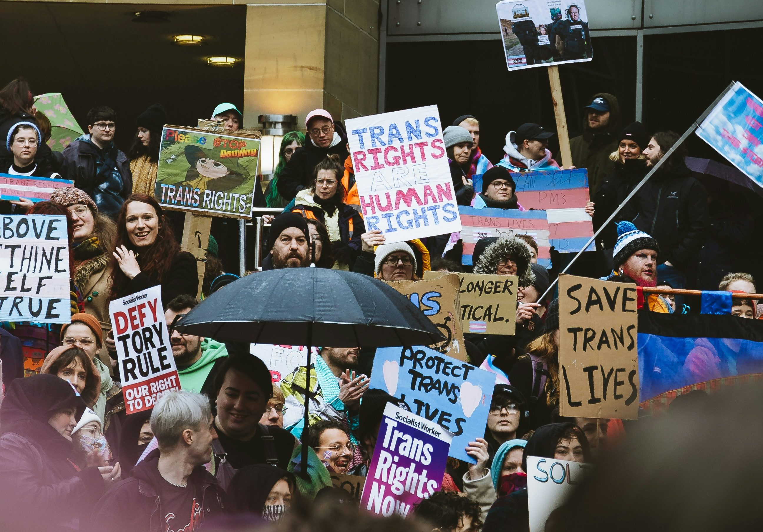 La Strategia Transfobica nel Manifesto Elettorale genAI di Matteo Salvini