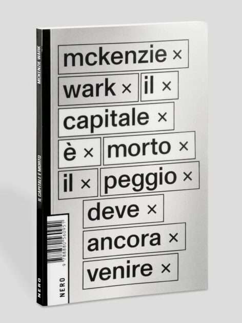 La copertina del libro "Il capitale è morto. Il peggio deve ancora venire". Ogni parola del titolo, e il nome dell'autrice, sono rappresentati in caratteri grandi e in una box a se stante, richiamando il modo di aggiungere i tag sul sito o gli hashtag sui social.