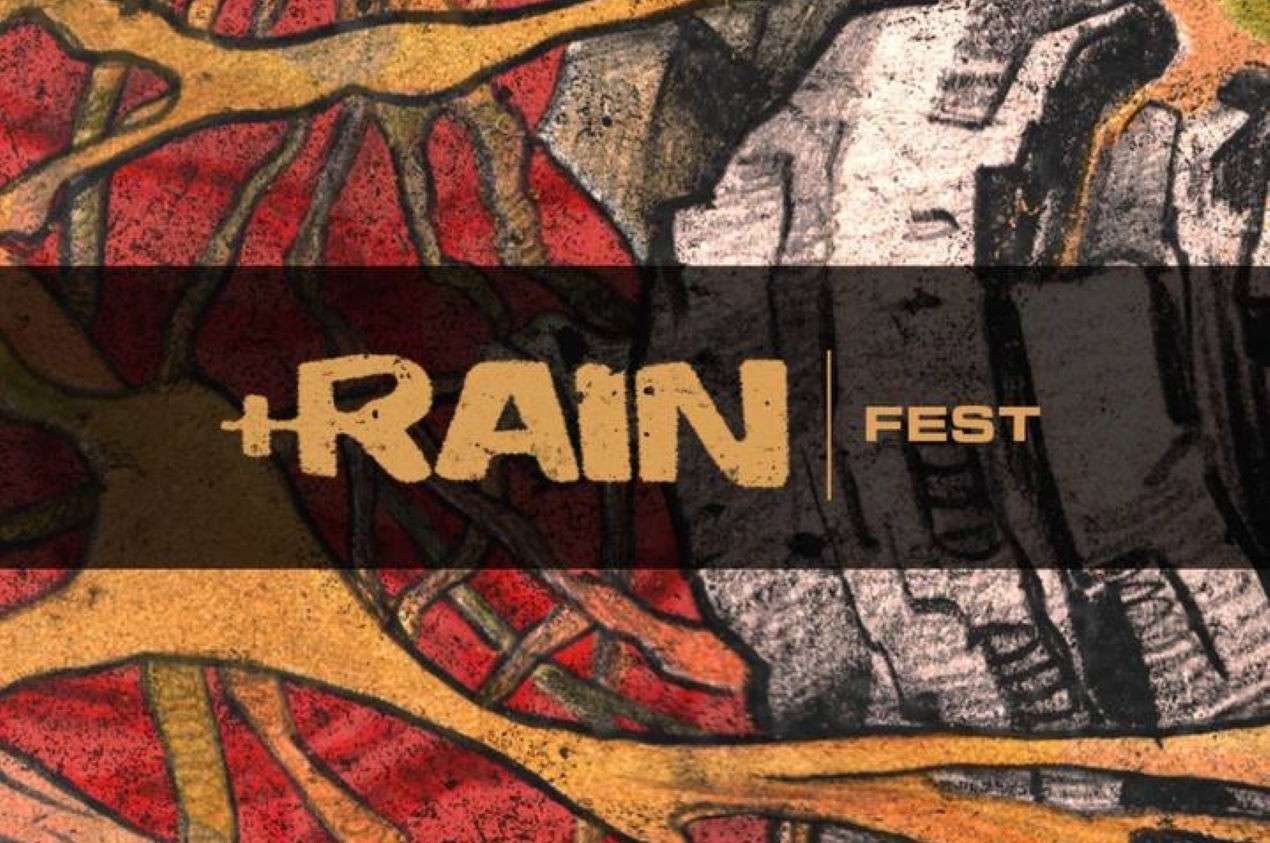 immagine Rain film festival. scritta su sfondo colorato, colori rosso, arancione e bianco